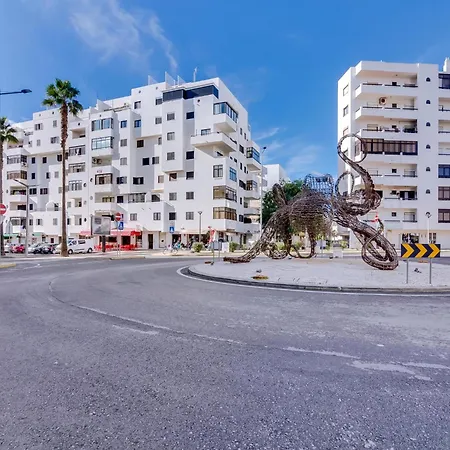 Al - Avenida * Quarteira