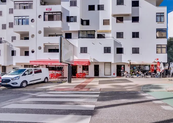 Al - Avenida 奎特里拉